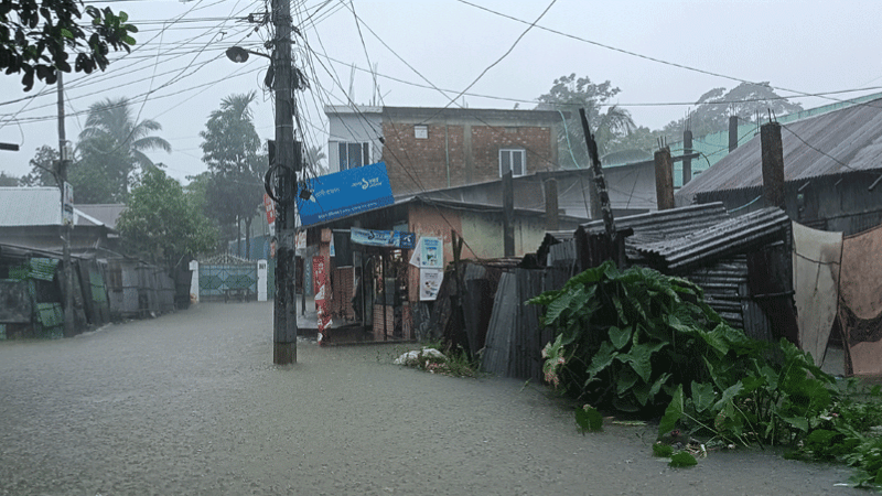 পানিতে ভাসছে সুনামগঞ্জ