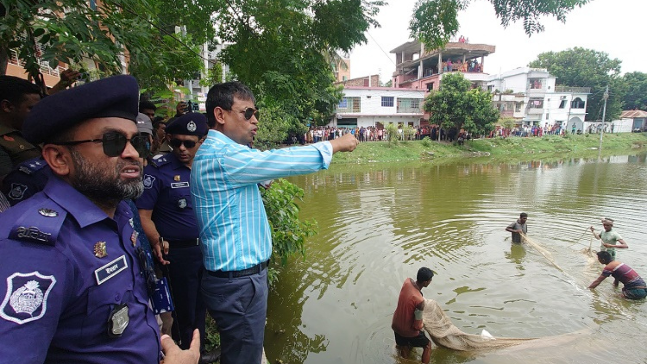 গ্যাস বাবুর ফেলে দেয়া ফোন উদ্ধারে অভিযান, কিছুই মেলেনি ঝিনাইদহের সেই পুকুরে