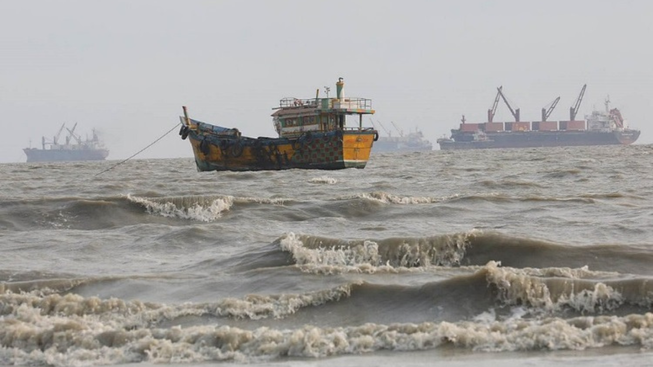 নদীবন্দর সমূহকে ২ নম্বর নৌ হুঁশিয়ারি সংকেত