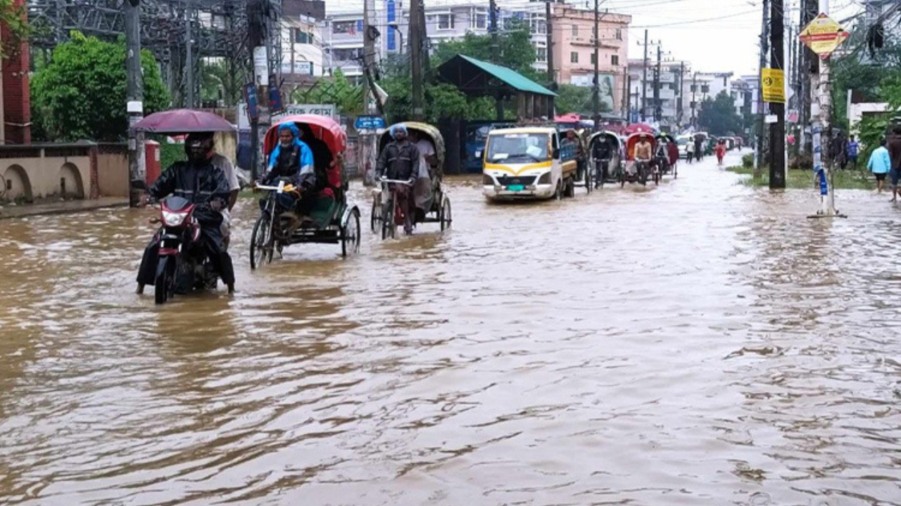 এক রাতের বৃষ্টিতে সিলেটের ৯০ ভাগ এলাকা প্লাবিত