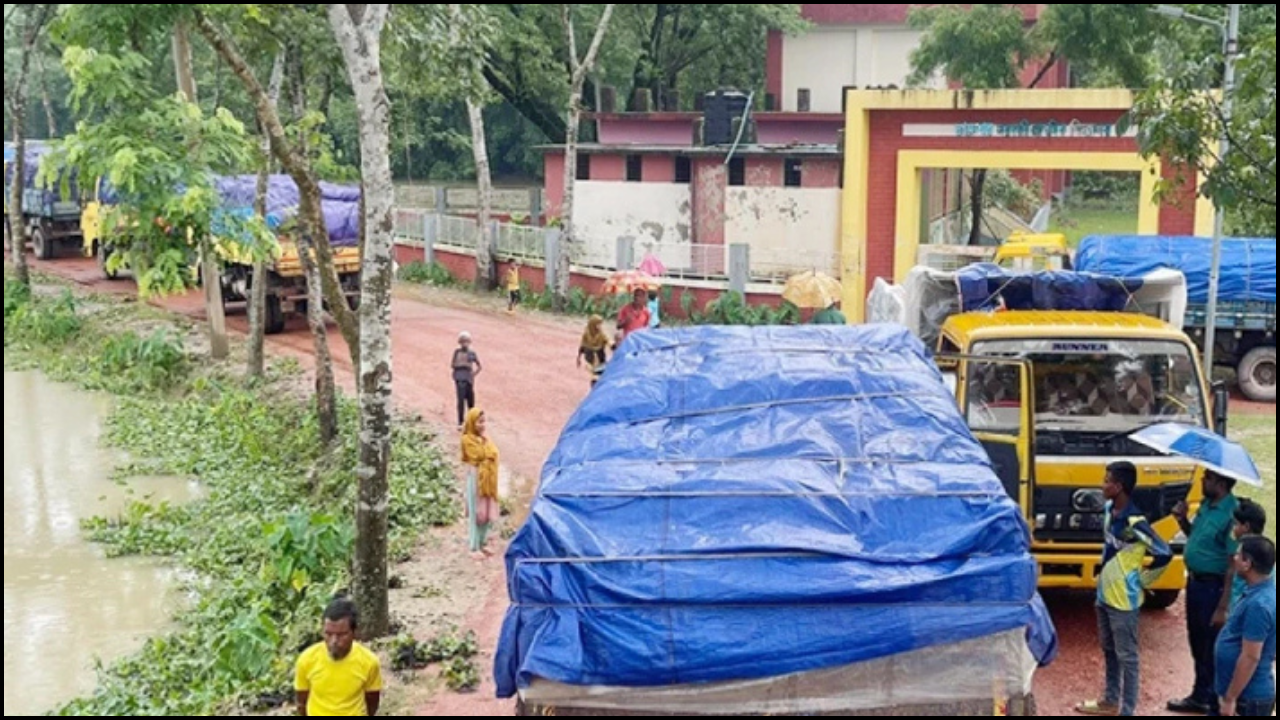 সিলেটে ভারতীয় চিনিবোঝাই ১৪ ট্রাক জব্দ করেছে পুলিশ