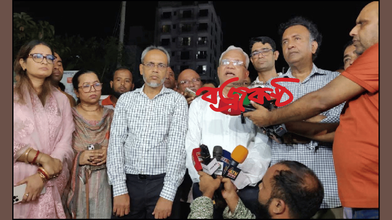 ‘খালেদা জিয়ার শারীরিক অবস্থা নিয়ে ২৪ ঘণ্টার আগে কিছু বলা যাচ্ছে না’