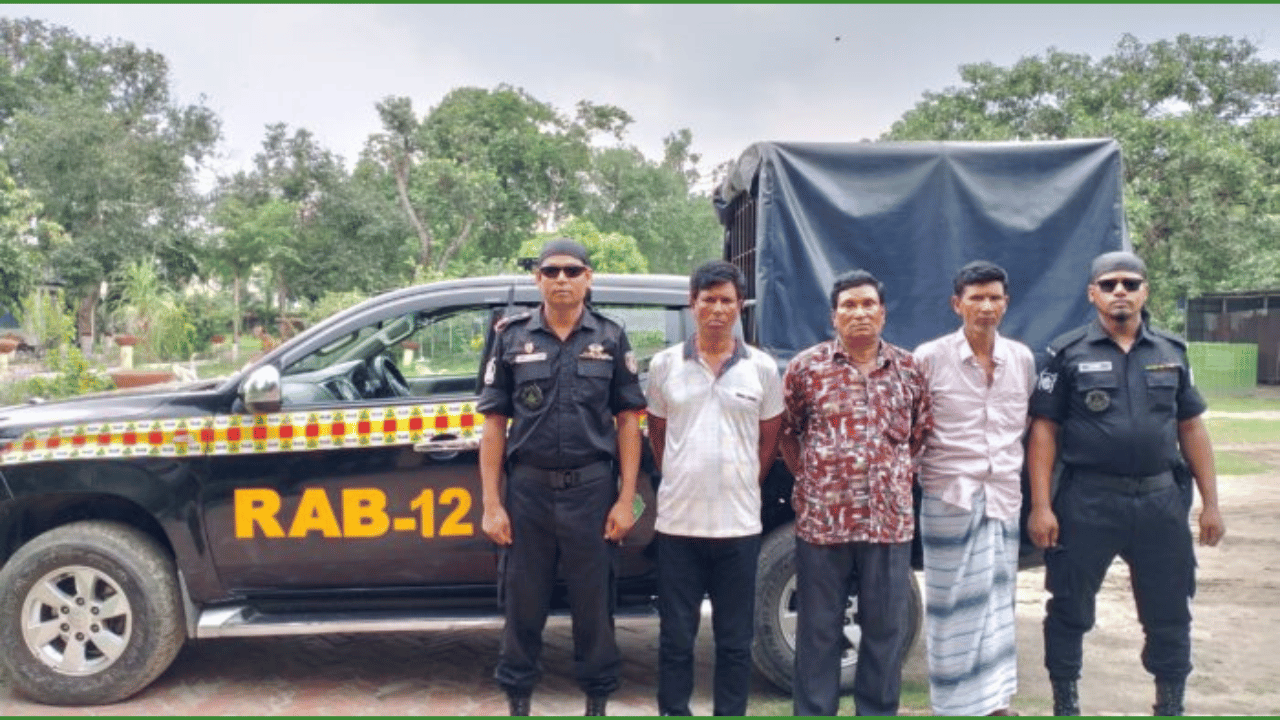 দৌলতপুরে চাঞ্চল্যকর রমজান বিশ্বাস হত্যা মামলার প্রধান আসামি সহ ০৩ জন র্যাবের হাতে গ্রেফতার