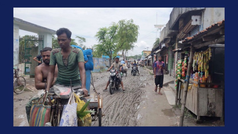 বাগেরহাটের ব্যস্ততম চাকশ্রী-গিলেতলা খানাখন্দে জনদুর্ভোগ, ঝুঁকি নিয়ে চলছে যানবাহন