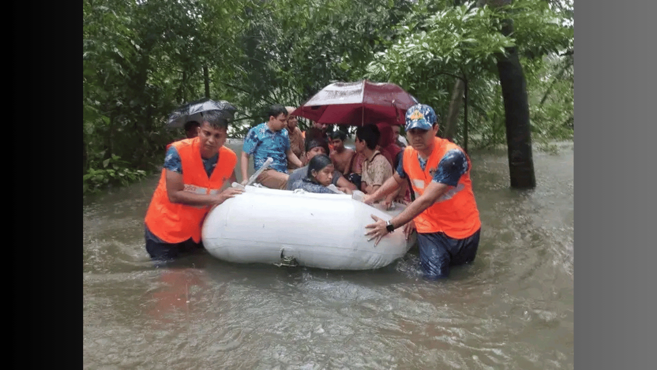 কোস্টগার্ড সদস্যদের একদিনের বেতন   প্রধান উপদেষ্টার ত্রাণ তহবিলে হস্তান্তর