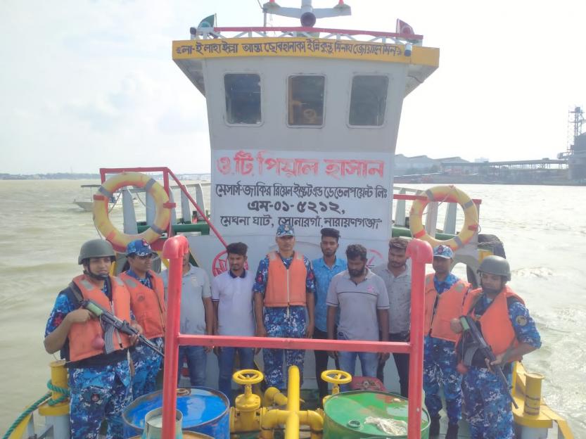 কোস্টগার্ডের অভিযানে চুরি হওয়া অয়েল ট্যাংকার উদ্ধার