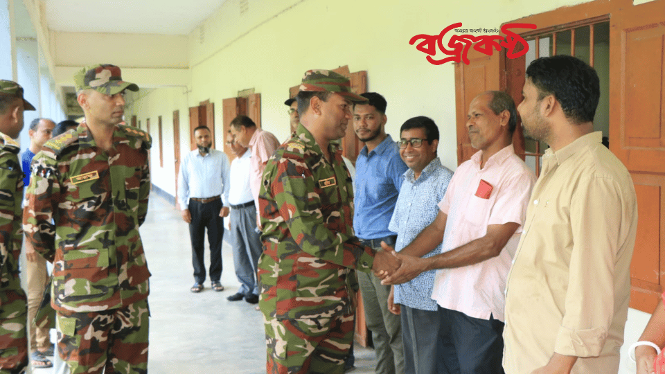 প্রেষণামূলক ক্লাস ছাত‌কে আর্মি ক্যাম্পের উদ্দ‌্যোগে অনু‌ষ্টিত