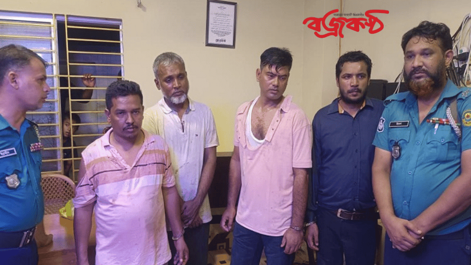 যৌথ বাহিনীর অভিযানের নামে ৫ লাখ টাকা লুট, গ্রেফতার ৪