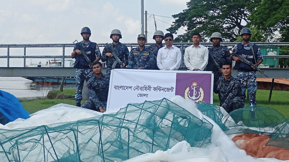 মৎস্য সম্পদ সুরক্ষায় অভিযান পরিচালনা করছে নৌবাহিনী