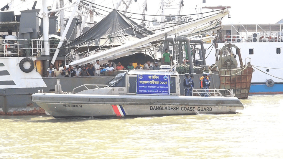 মা ইলিশ রক্ষায় টহল ও নজরদারি  বাড়িয়েছে কোস্টগার্ড পূর্ব জোন