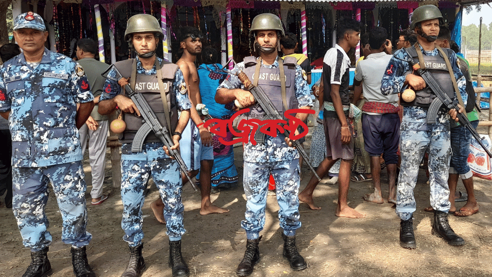 দুবলার চরে রাস উৎসবে দর্শনার্থীদের   নিরাপত্তায় কোস্টগার্ড মোতায়েন