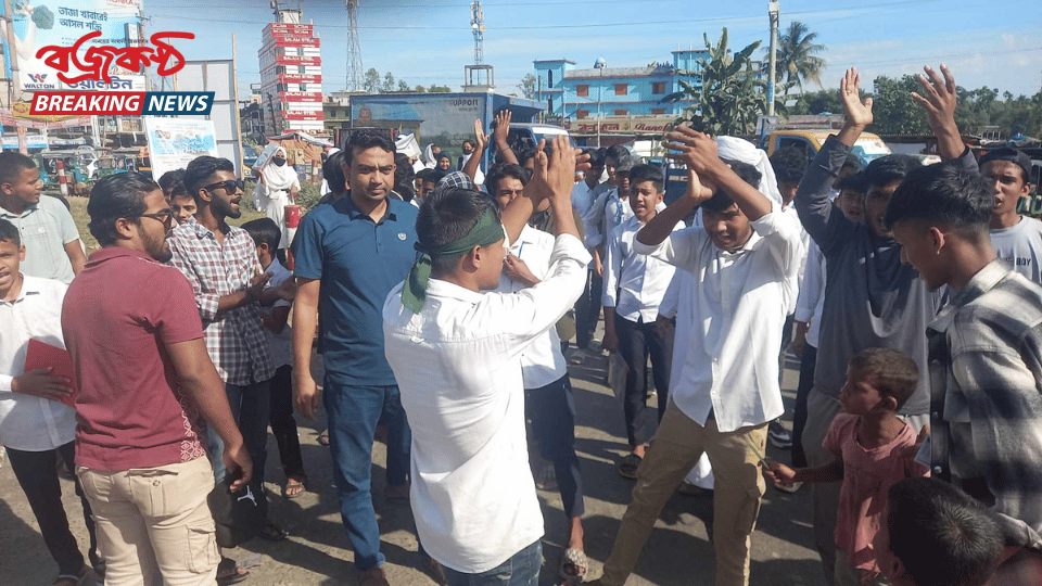 আইনজীবী সাইফুল হত্যার প্রতিবাদে ঢাকা-সিলেট মহা সড়কের আউশকান্দিতে ছাত্র-জনতার বিক্ষোভ মিছিল ও প্রতিবাদ সমাবেশ