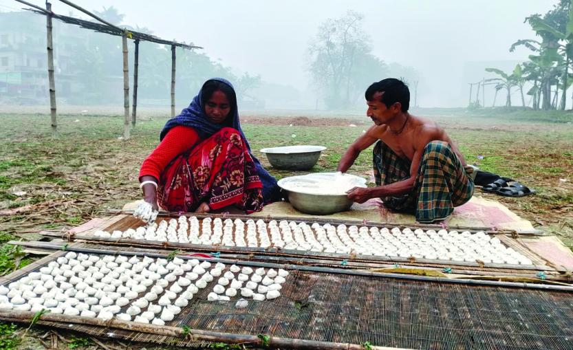 জয়পুরহাটে বাণিজ্যিক তৈরি হচ্ছে কুমড়ো বড়ি