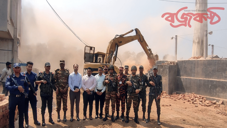 রাণীনগরে সাবেক এমপির ইটভাটাসহ দুটি ভাটা গুড়িয়ে দিয়েছে প্রশাসন