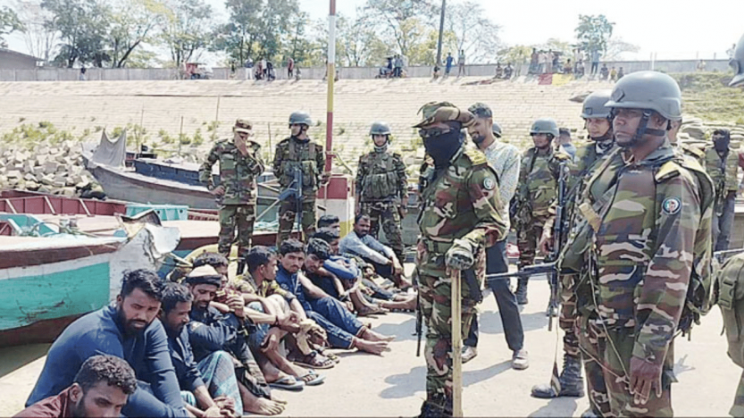 সুরমা নদীতে অবৈধভাবে বালু উত্তোলন দায়ে আটক ২৩